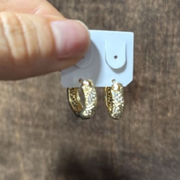 Elegant 14k Gold Plated Hoop Huggie Zirconia Earrings - Picture 1 of 11
